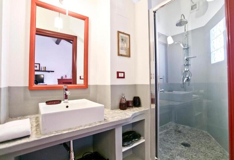 Номер Комфорт, Proprietà Scalfati