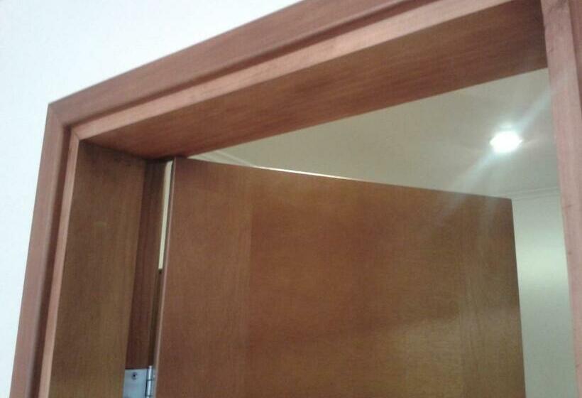 高级三人间, Hostal Los Avellanos