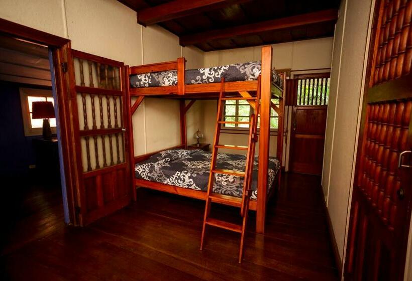 سوئیت با تخت بزرگ, Casa De Piedra Escazú