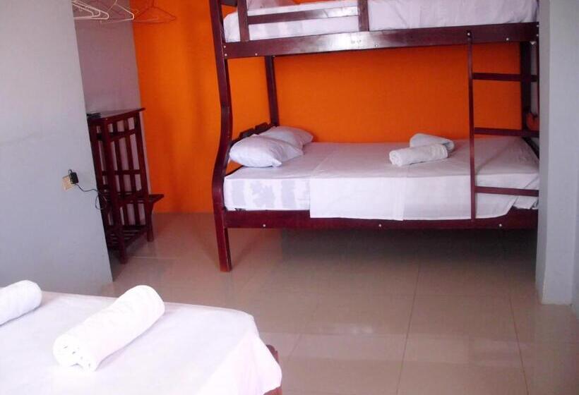 Семейный Номер, Hostal Alcazaba