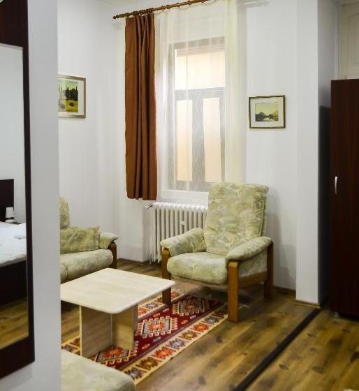 سوییت سوپریور, Casa Transilvania
