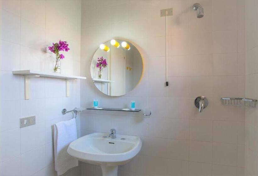 استودیوی استاندارد, Residence Bouganville