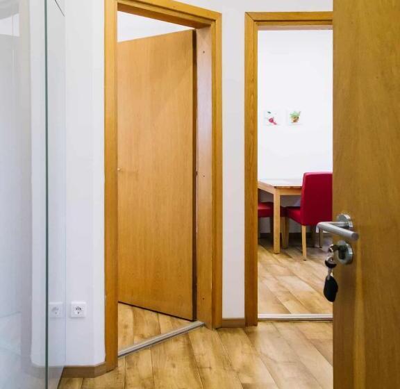 Апартаменты 1 Спальня Вид на Сад, Apartman Diófa
