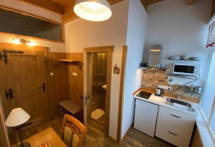 Студия Стандарт, Apartmany Moravienka