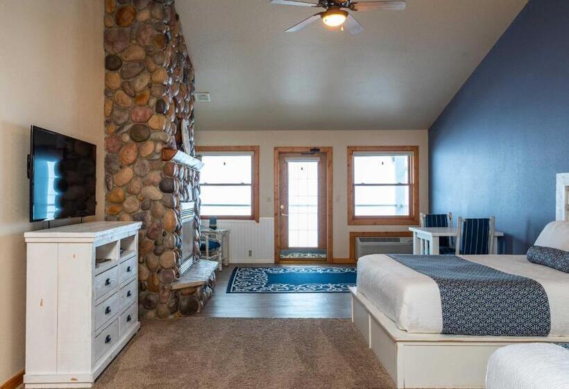 Семейный Номер, Quarterdeck Resort