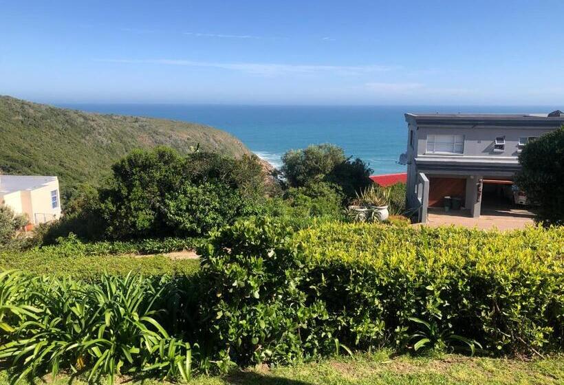 Семейный Номер, Dutton's Cove Guest House