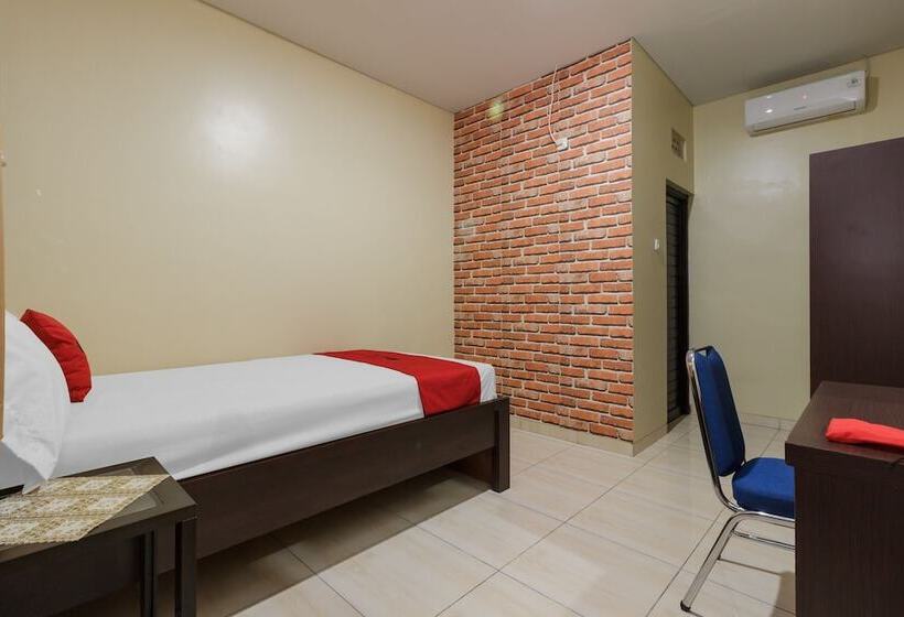 Номер Стандарт, Reddoorz Plus Near Pantai Malalayang Manado