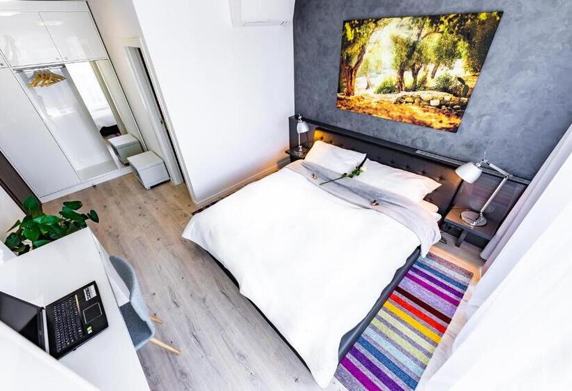 اتاق لوکس با بالکن, More Than Accommodation