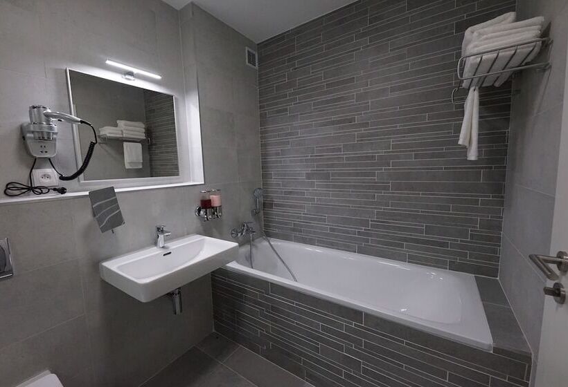 اتاق کلاس بیزنس, More Than Accommodation