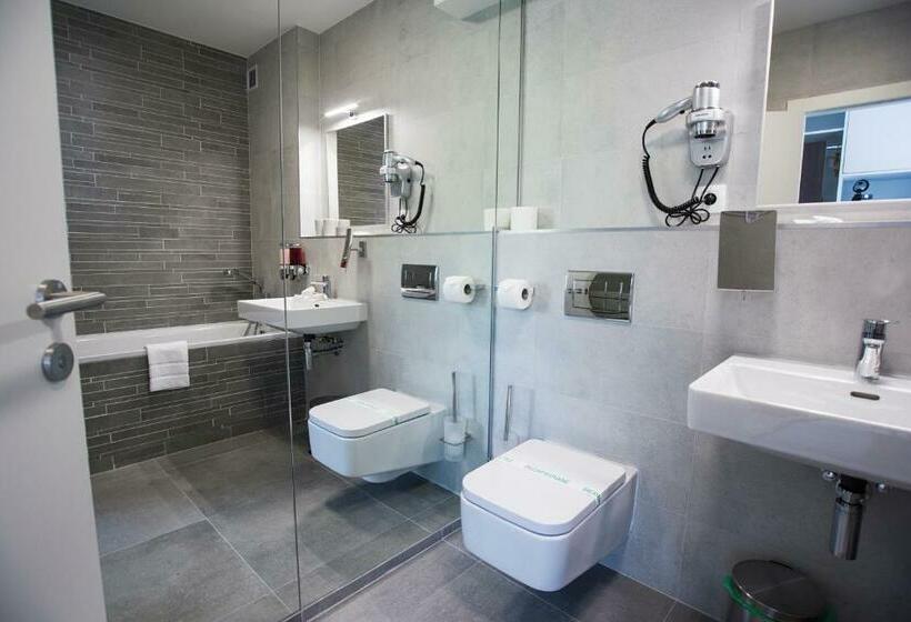 اتاق کلاس بیزنس, More Than Accommodation