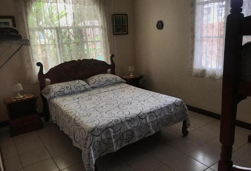 اتاق استاندارد چهار تخته, Casa Del Suizo