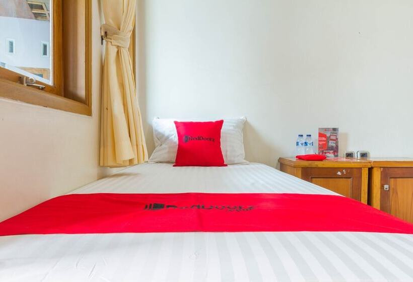 Номер Стандарт, Reddoorz Near Pasar Pagi Cirebon 2