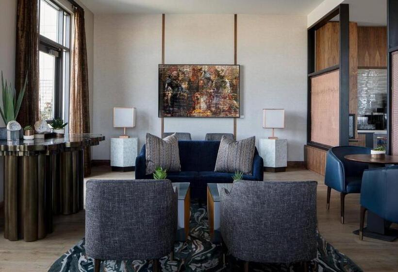 Номер Клуб Кровать Кинг, Odessa Marriott Hotel & Conference Center