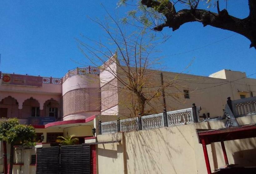 اتاق اکونومی, Chandra Lokk