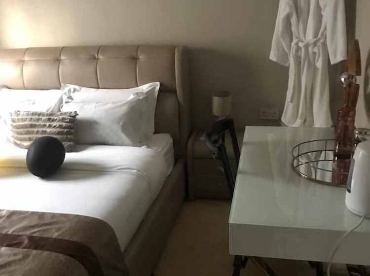 اتاق استاندارد, Luxlusive Guest House