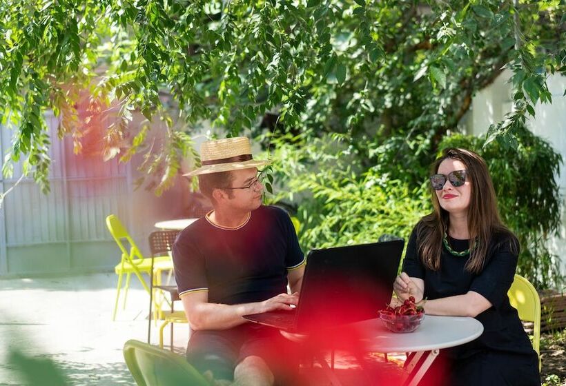 اتاق خانوادگی, Good People Design Hostel