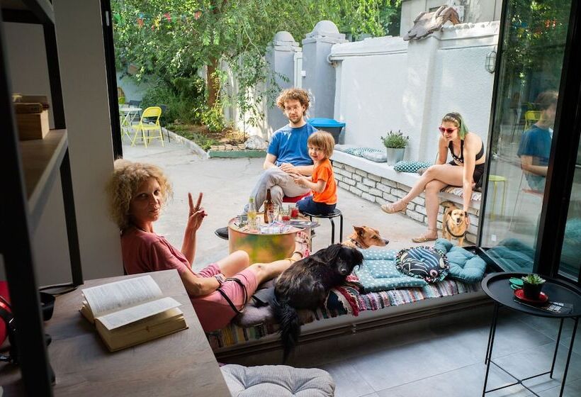 اتاق خانوادگی, Good People Design Hostel