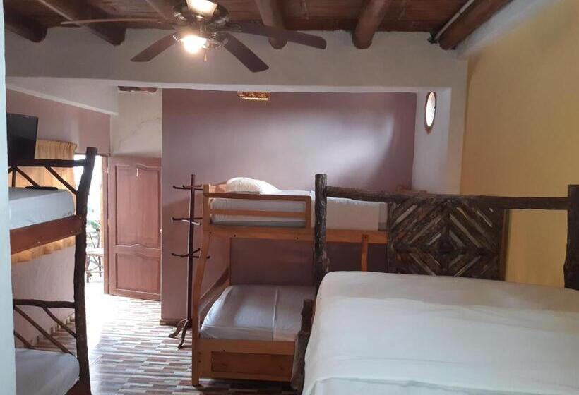 Семейный Номер, Weekendhostal