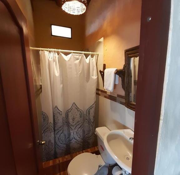 Четырехместный Номер Стандарт с Балконом, Weekendhostal