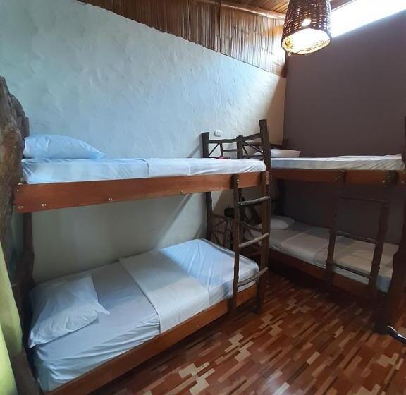 חדר לארבעה סטנדרטי עם מרפסת, Weekendhostal