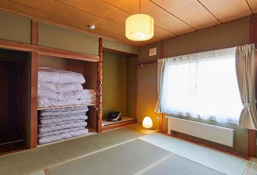 家庭房间共用浴室, Haku Hostel