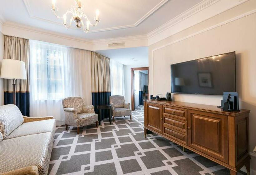 Полулюкс, Palace Art Hotel Pezinok
