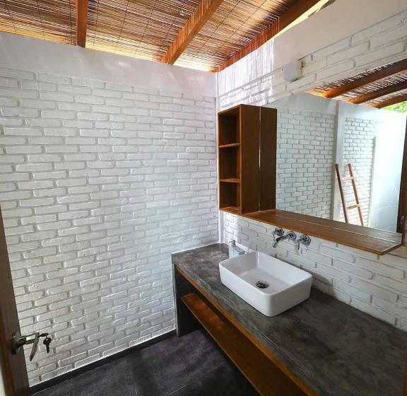 스탠다드 룸, White Sands Beach Resort Lembeh