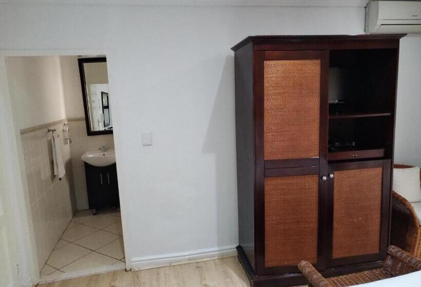 Номер Стандарт, Hole In One