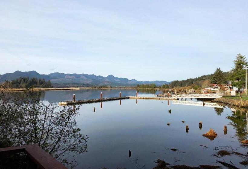 Номер Стандарт с Балконом, Wheeler On The Bay Lodge And Marina