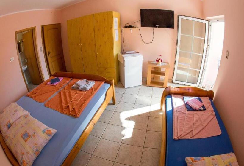 اتاق استاندارد سه نفره, Guest House Almond