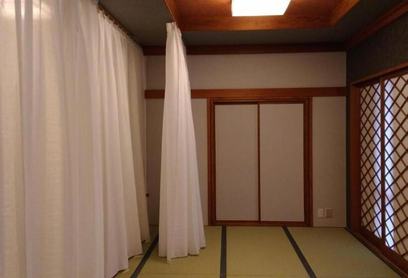 Семейный Номер, Guest House Kuranomachi ゲストハウス蔵の街