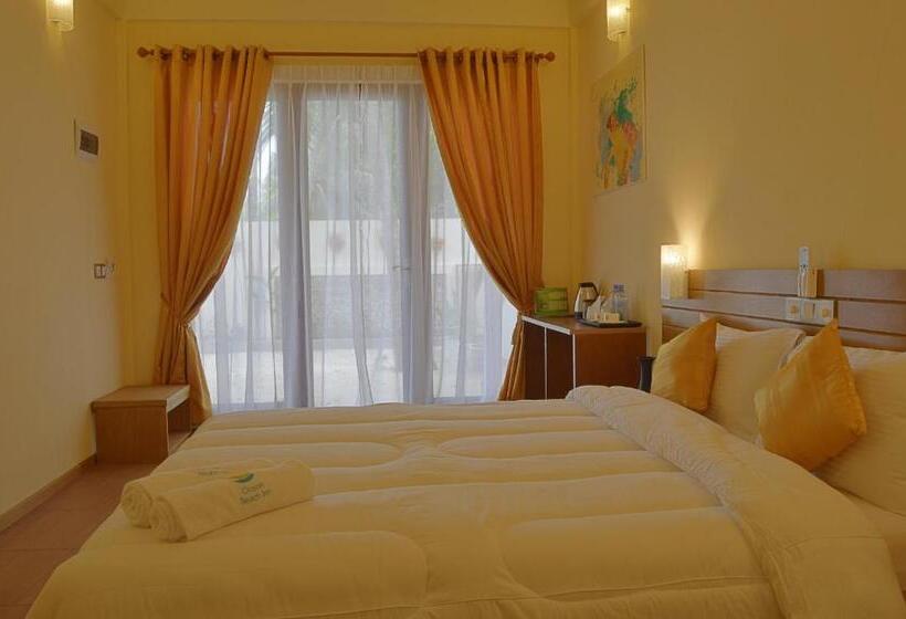 اتاق لوکس با بالکن و چشم‌انداز دریا, Ocean Beach Inn   Maldives