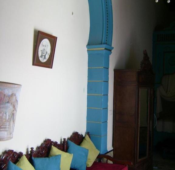 اتاق چهار تخته با دستشویی مشترک, Dar Baaziz