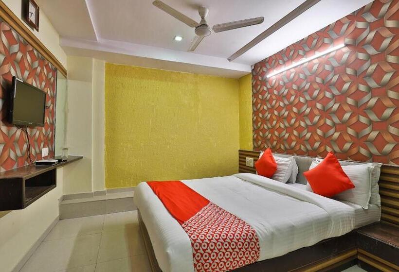 اتاق استاندارد, Spot On Hotel Shreeji Palace