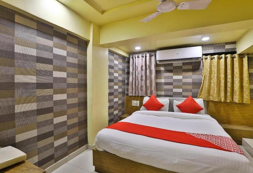 اتاق استاندارد, Spot On Hotel Shreeji Palace