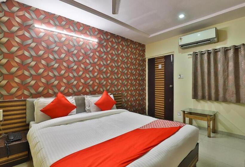 اتاق استاندارد, Spot On Hotel Shreeji Palace