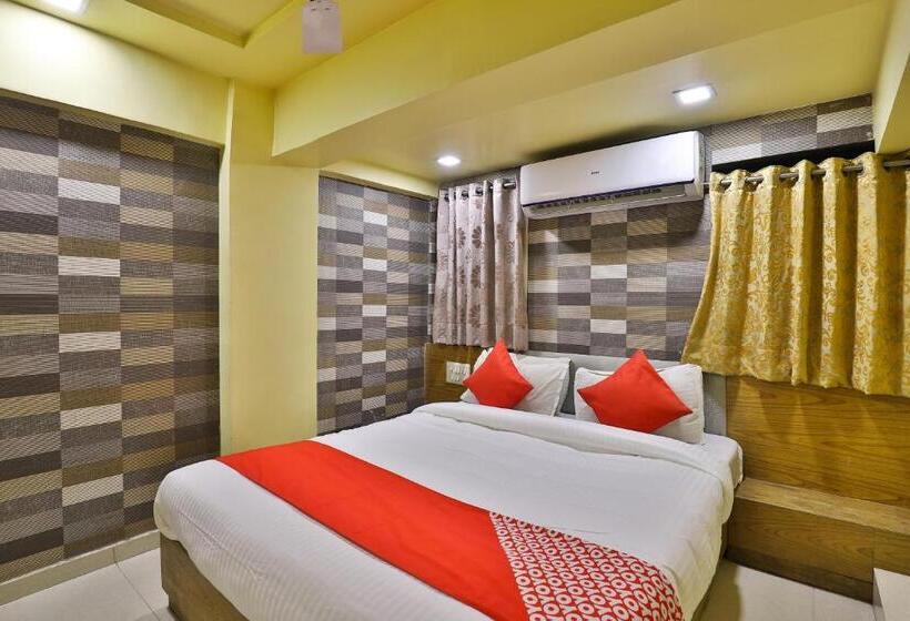 اتاق استاندارد, Spot On Hotel Shreeji Palace