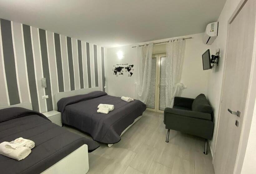 Четырехместный Номер Стандарт с Балконом, In Centros Vicino Cefalu Selfchekin