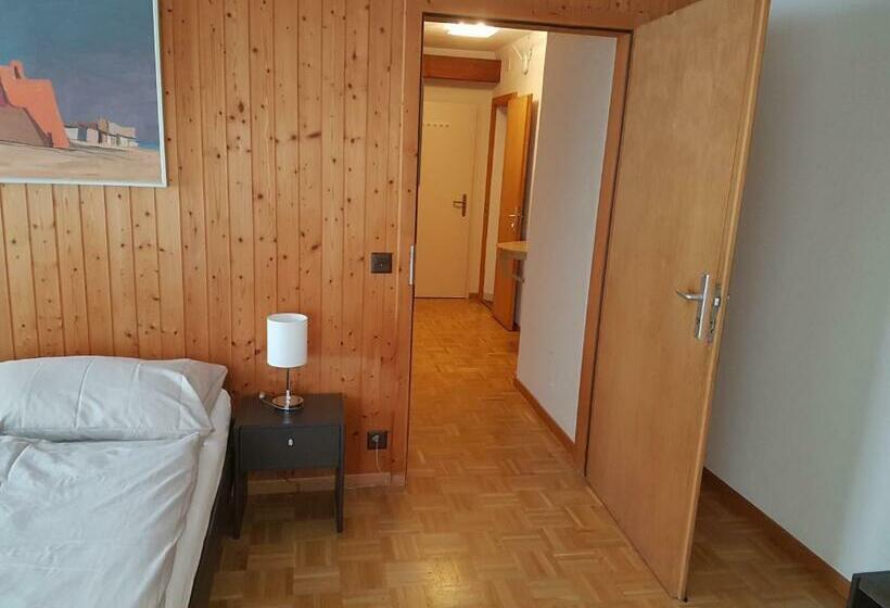 Номер Стандарт, Auberge De La Couronne
