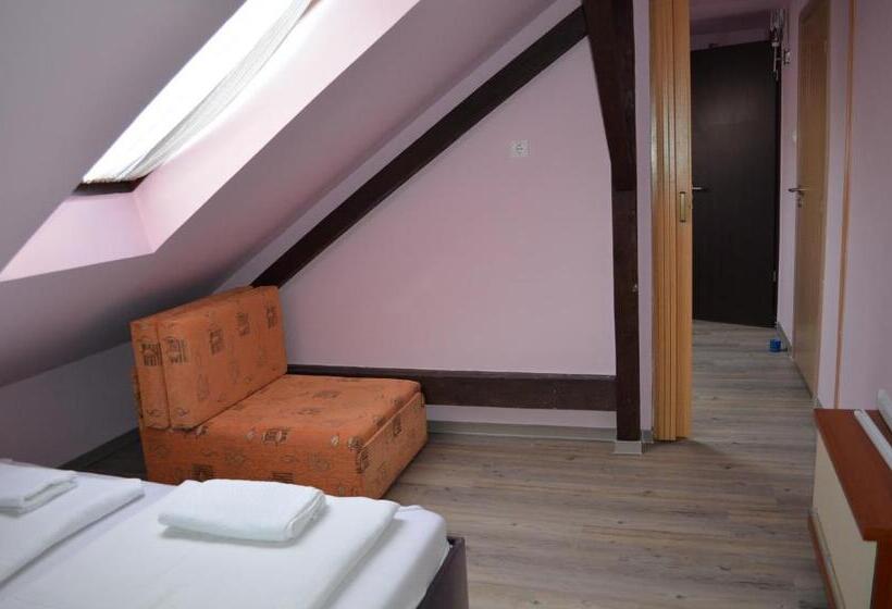Family Suite, Holdfényszállás