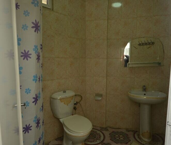 اتاق استاندارد سه تخته با سرویس بهداشتی مشترک, Alsultan Hostel