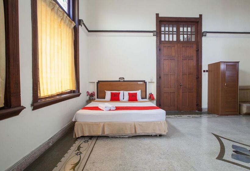 Номер Deluxe, Reddoorz @ Lawang