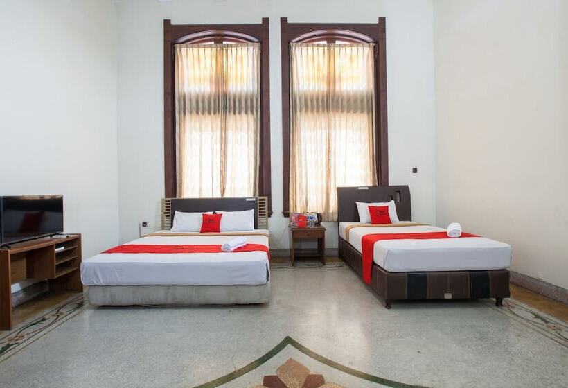 Семейный Номер, Reddoorz @ Lawang