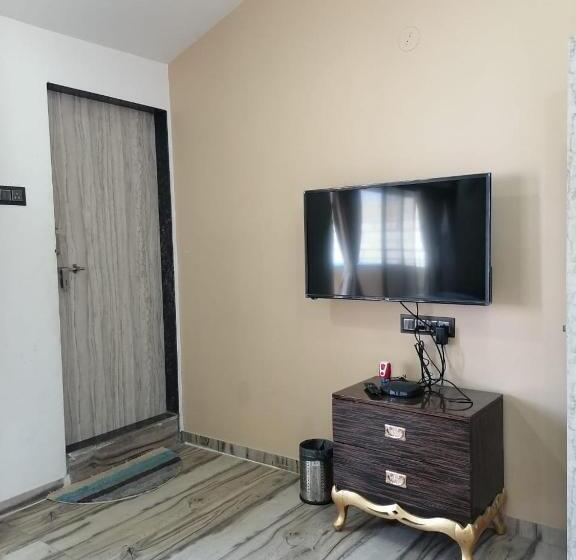 Люкс с Террасой, Pooja Villa Suites Rooms And Pool, Igatpuri