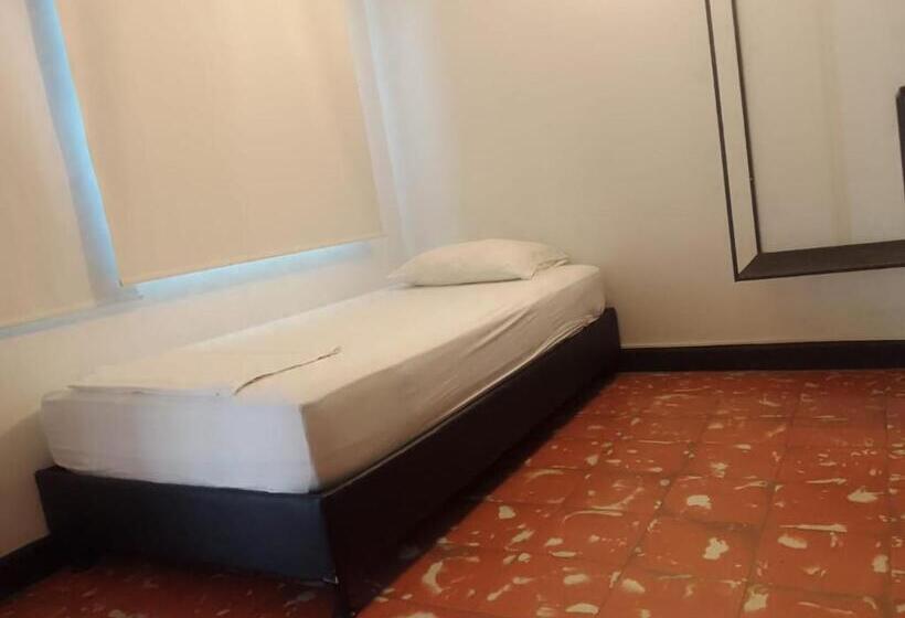 带共用浴室的标准房间, Zamia Hostel