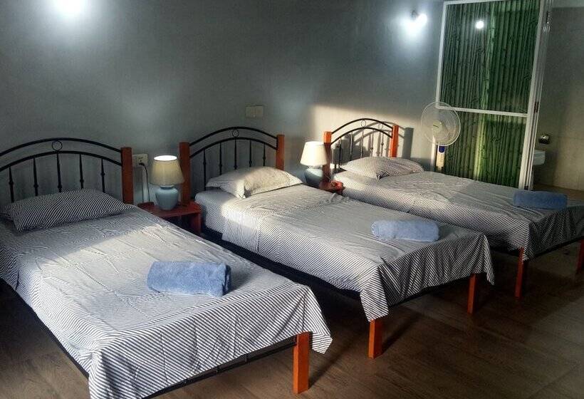 Семейный Номер, This Is It Airport Hotel And Restaurant