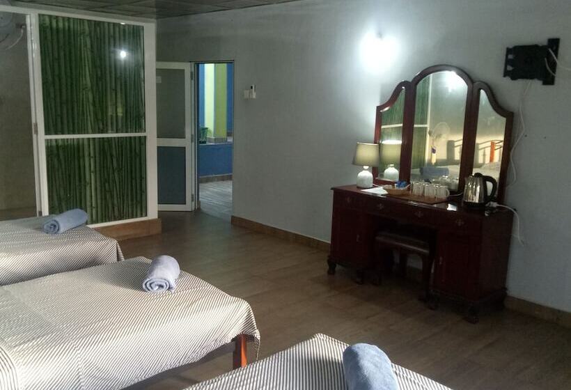 Семейный Номер, This Is It Airport Hotel And Restaurant