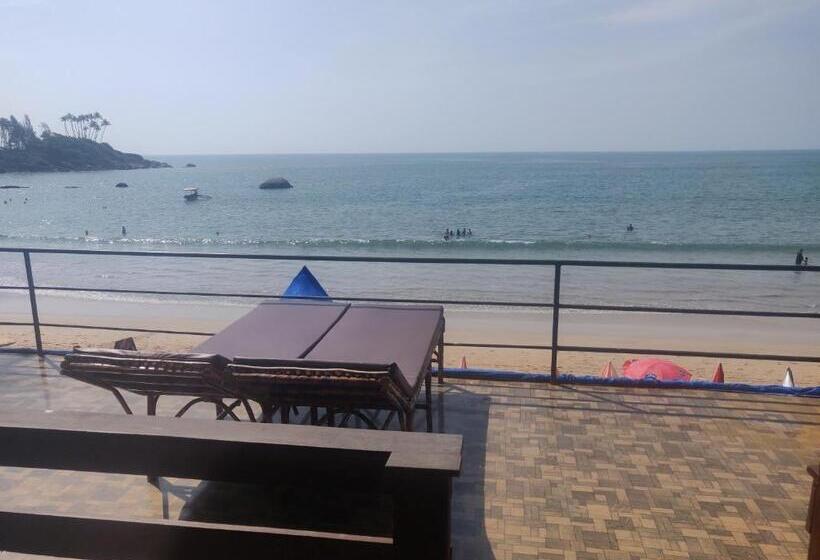 Номер Deluxe Вид на Море с Балконом, Palolem Luxuries Beach Cottages