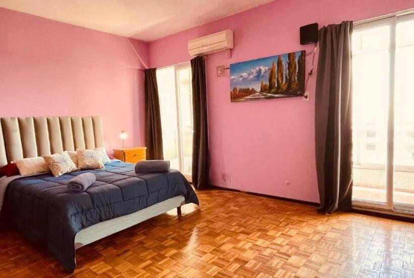 דירה בת חדר שינה 1 עם מרפסת, Black Sheep International Hostel