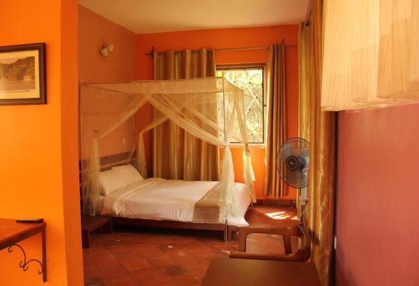 اتاق لوکس با بالکن, Saltek Forest Cottages